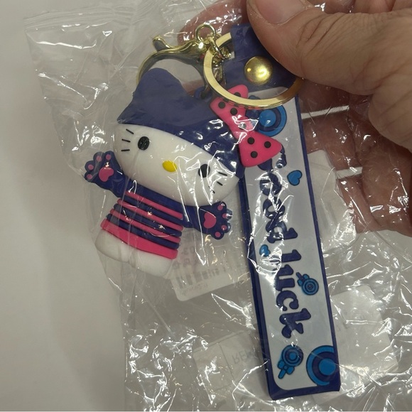Hello Kitty Dress Up 3D Silicone Keychain - Picture 4 of 5